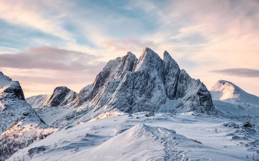 Papier Peint Montagne Enneigée